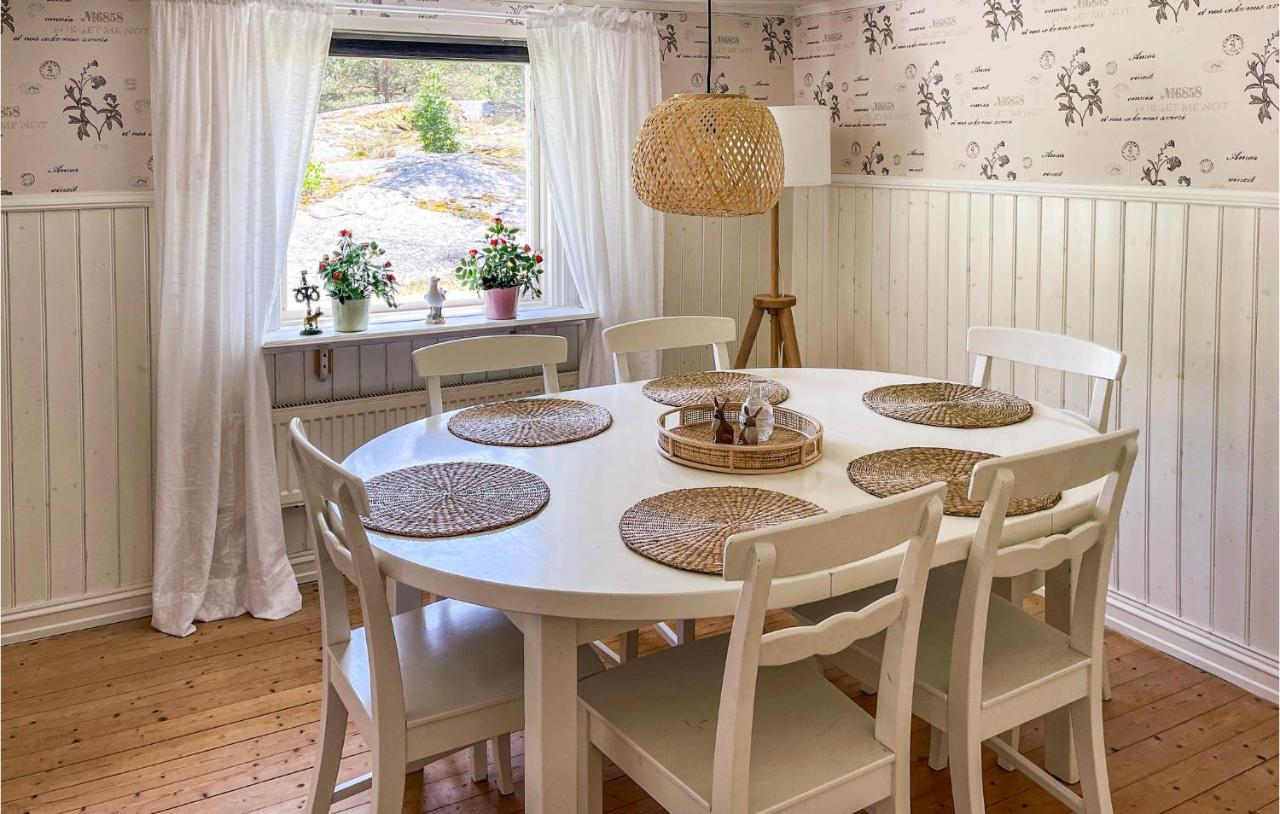 Cozy Home In Strmstad With Wifi Strömstad Exteriör bild